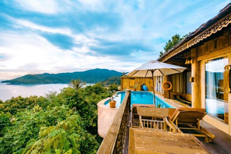 Santhiya Koh Phangan Resort and Spa וילת בריכה פלוס עם נוף לים - מקלחת חיצונית