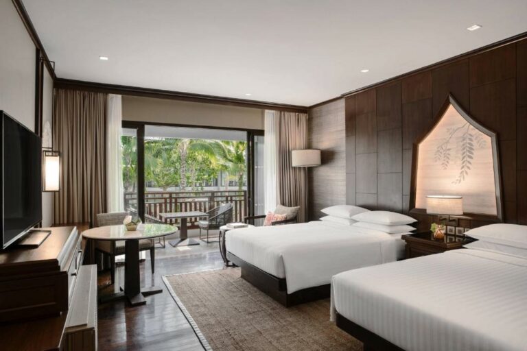 Phuket Marriott Resort and Spa, Nai Yang Beach חדר אירוח פרימיום עם נוף לבריכה, 2 מיטות זוגיות ומרפסת