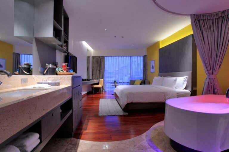 LiT BANGKOK Hotel חדר אקסטרה רדיאנס טווין