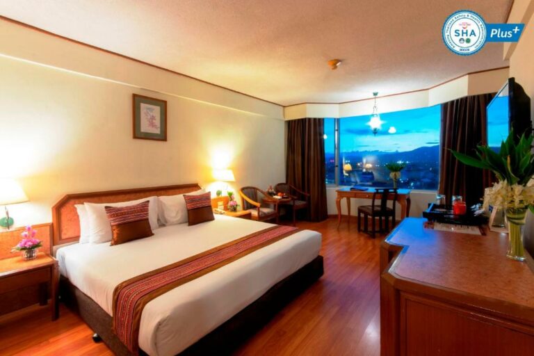 Duangtawan Hotel Chiang Mai חדר דלוקס זוגי או טווין