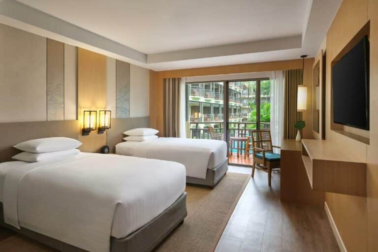 Phuket Marriott Resort & Spa, Merlin Beach חדר דלוקס עם 2 מיטות טווין או יחיד, נוף לבריכה ומרפסת