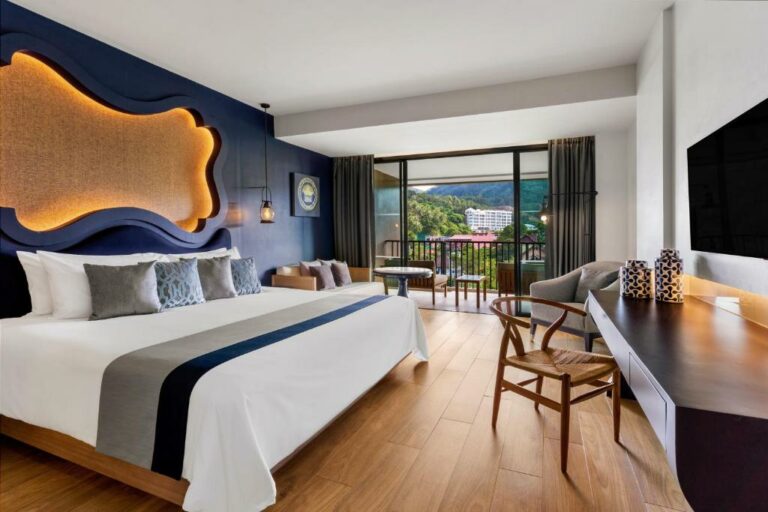 Avista Grande Phuket Karon חדר דלוקס עם מיטת קינג אחת – נוף להר