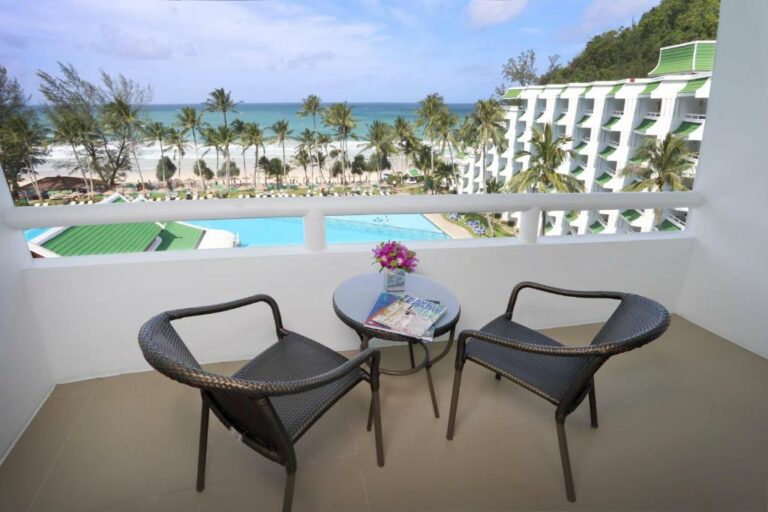 Le Meridien Phuket Beach Resort - חדר דלוקס עם נוף לאוקיינוס, 2 מיטות טווין או יחיד ומרפסת