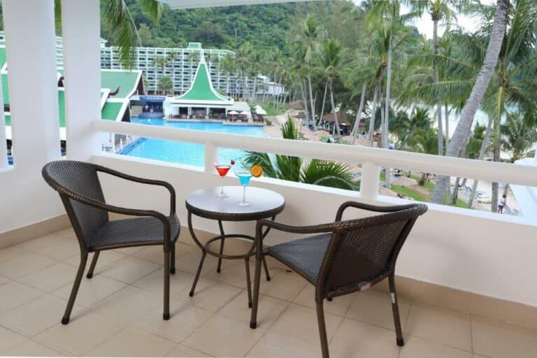 Le Meridien Phuket Beach Resort - חדר דלוקס עם נוף לבריכה, 2 מיטות טווין או יחיד ומרפסת