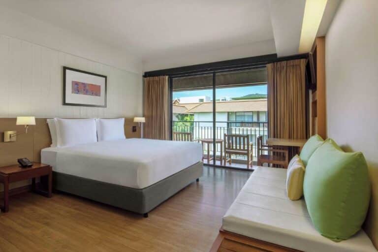 DoubleTree by Hilton Phuket Resort חדר דלוקס קינג עם מרפסת