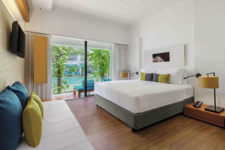 DoubleTree by Hilton Phuket Resort חדר דלוקס קינג – בצד של הבריכה