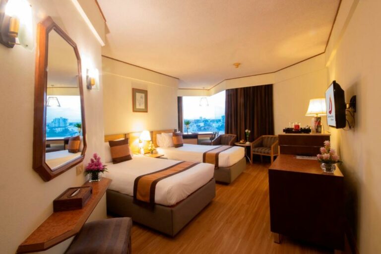 Duangtawan Hotel Chiang Mai חדר זוגי או טווין עם מקלחת