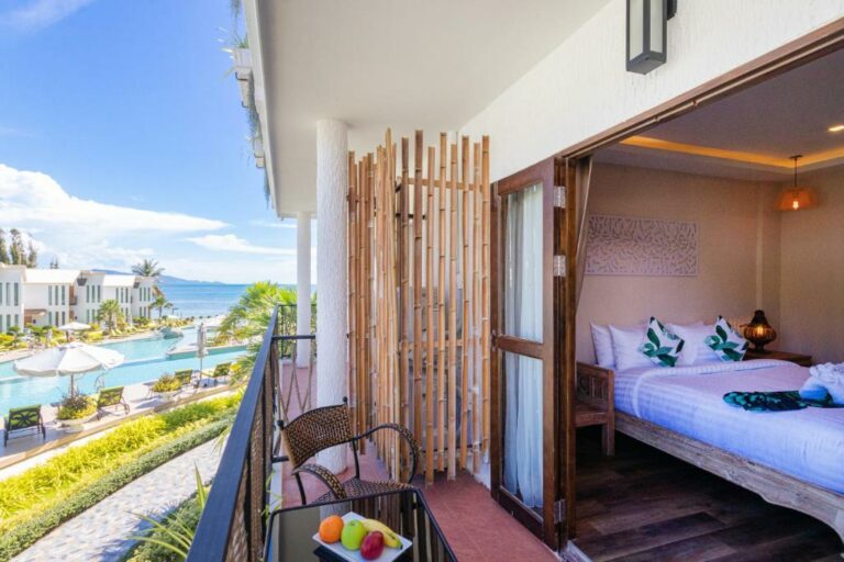 Vannee Golden Sands Beachfront Resort חדר סופיריור זוגי או טווין עם נוף לבריכה