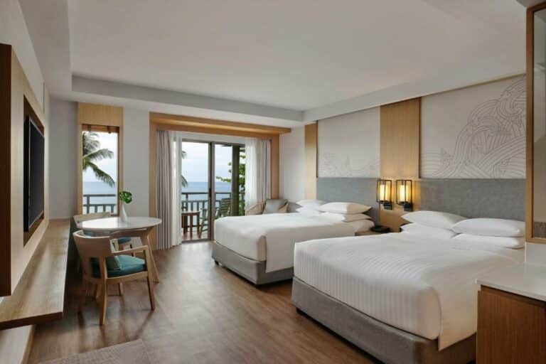 Phuket Marriott Resort & Spa, Merlin Beach חדר פרמייר מול החוף עם 2 מיטות זוגיות, נוף לים ומרפסת