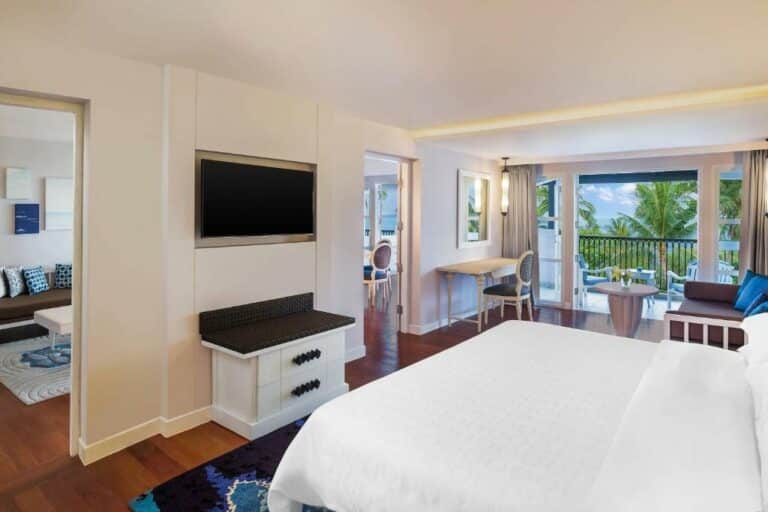 Sheraton Samui Resort סוויטת ג'וניור עם חדר שינה אחד, מיטת קינג סייז אחת ומרפסת