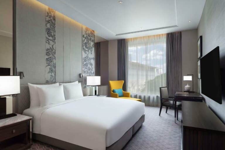 Sindhorn Kempinski Hotel Bangkok סוויטת גראנד אקזקיוטיב עם 2 חדרי שינה