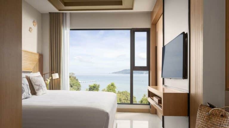 Amari Phuket סוויטת קורל לאונג' עם חדר שינה אחר ונוף לים