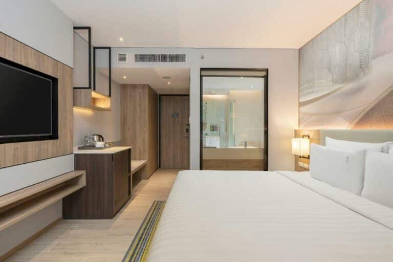Holiday Inn Resort Krabi Ao Nang Premium King Room with Balcony and Garden View