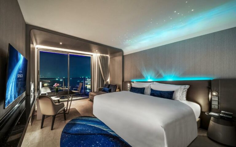 Grande Centre Point Space Pattaya Space Premium King Room