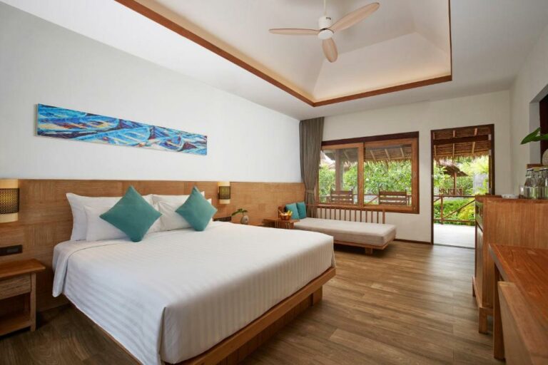 SAii Phi Phi Island Village Beach Resorti בונגלו דלוקס פרמיום עם מיטת קינג אחת
