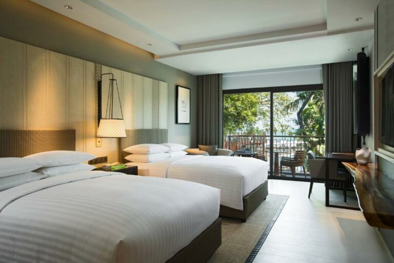 Hua Hin Marriott Resort & Spa חדר אירוח סופיריור עם 2 מיטות זוגיות ונוף לאתר הנופש