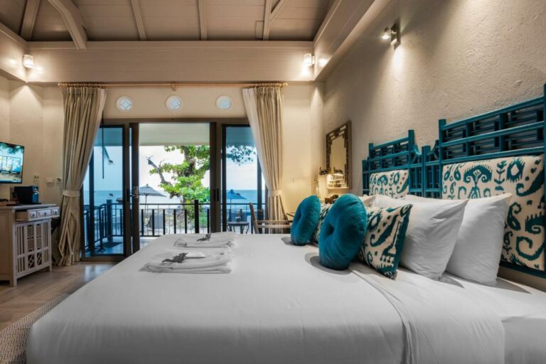 Moracea by Khao Lak Resort חדר דלוקס זוגי הפונה לחוף