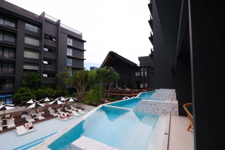 Panan Krabi Resort יחידת אירוח דלוקס עם אמבט עיסוי פרטי תחת כיפת השמיים