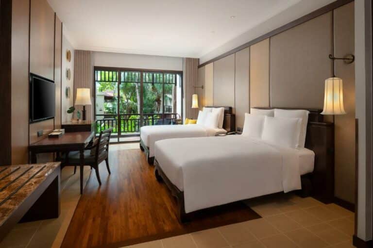 InterContinental Pattaya Resort יחידת אירוח פרמיום עם 2 מיטות קווין, נוף לגן וגישה לטרסה