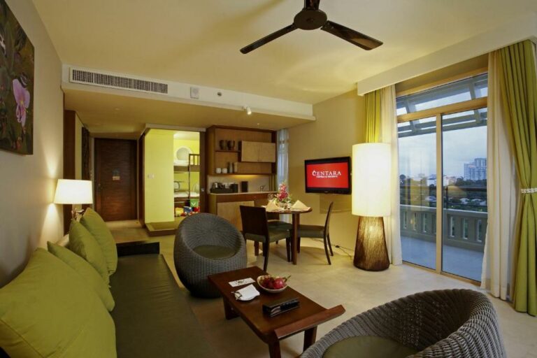 Centara Grand Mirage Beach Resort Pattaya סוויטת קלאב מיראז' קינג משפחתית עם נוף לים